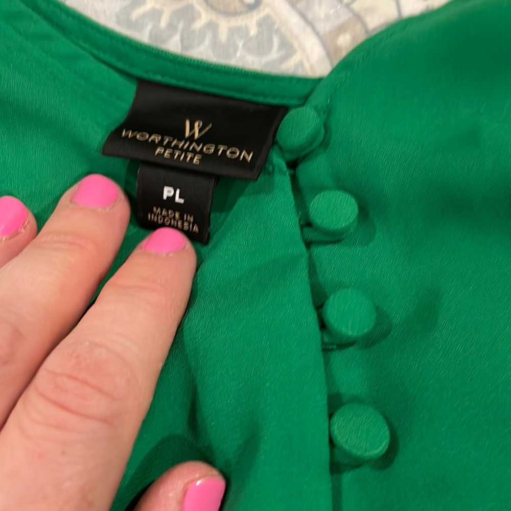 Green sleeveless shirt, barely worn